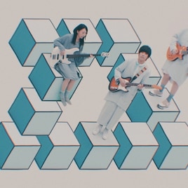 Swimy、だまし絵の中で演奏する「天使と悪魔の歌」MV