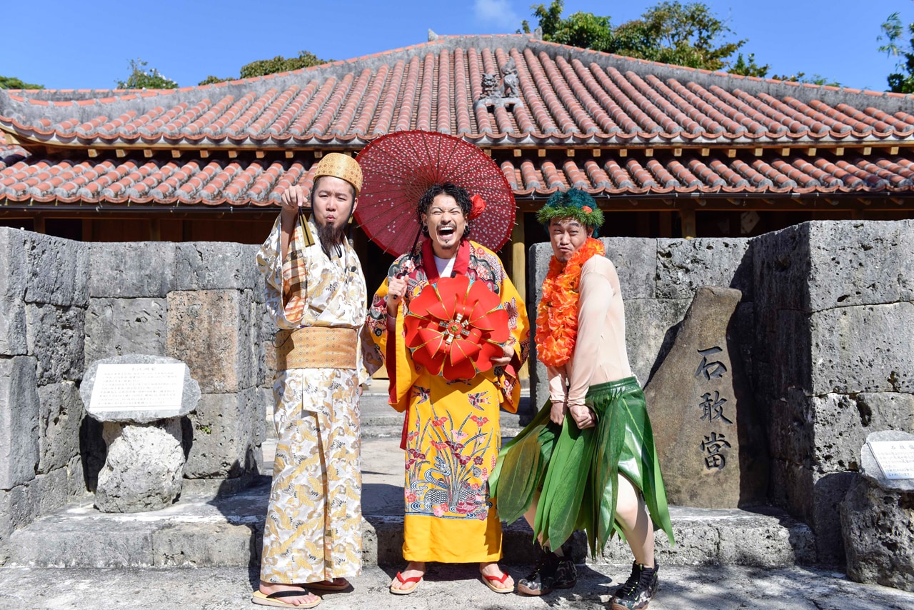 WANIMAがオープンカーで沖縄旅満喫、サーターアンダギー作りも