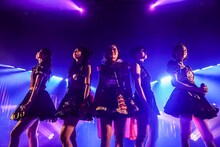 ベイビーレイズJAPAN「『EMOTIONAL IDOROCK FES. 2017』～僕らはここにいる！～＜THE BRJ SUPER LIVE＞」東京・新木場STUDIO COAST公演の様子。（写真提供：ポニーキャニオン）
