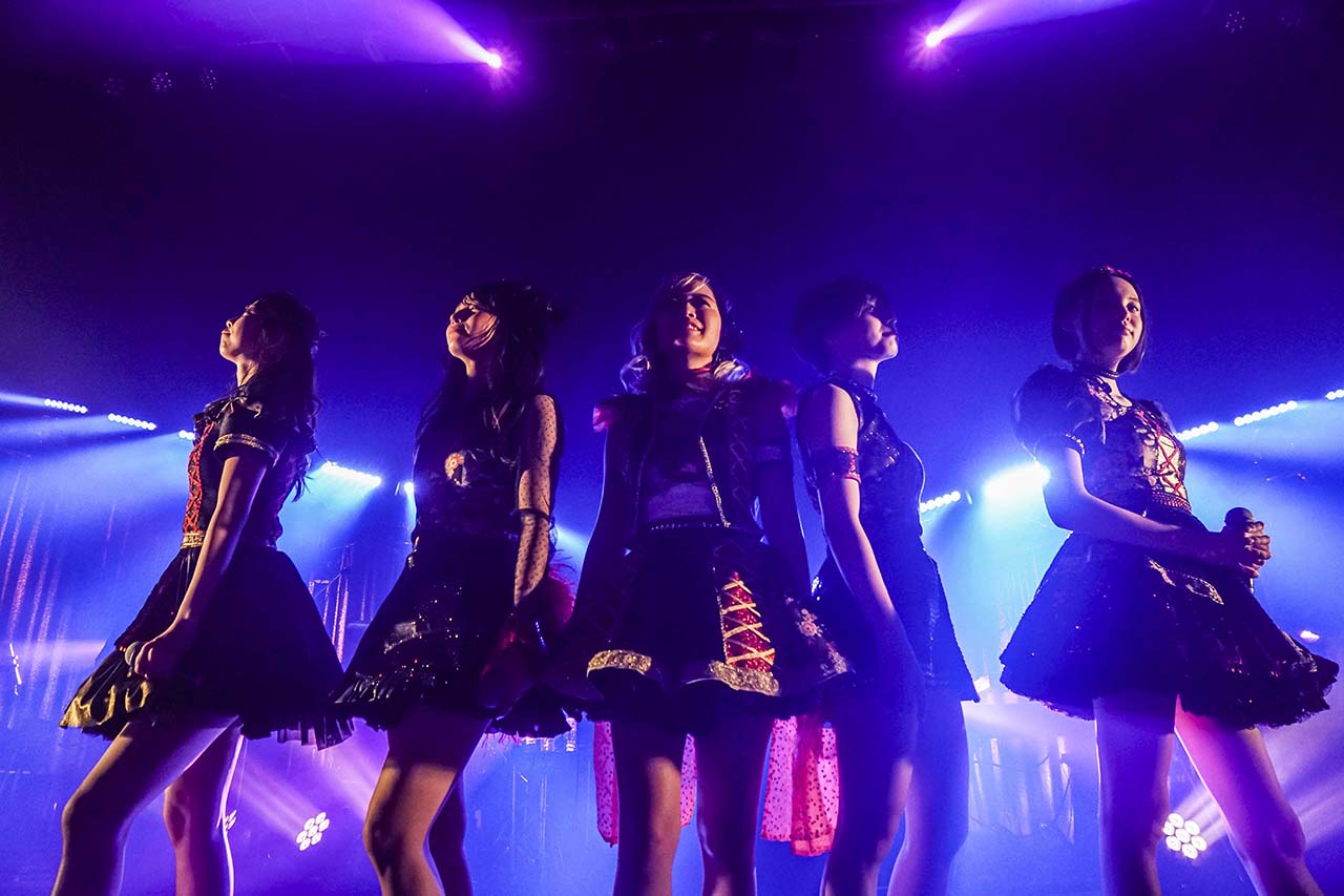ベイビーレイズJAPAN「『EMOTIONAL IDOROCK FES. 2017』～僕らはここにいる！～＜THE BRJ SUPER LIVE＞」東京・新木場STUDIO COAST公演の様子。（写真提供：ポニーキャニオン）