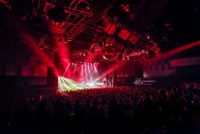 ベイビーレイズJAPAN「『EMOTIONAL IDOROCK FES. 2017』～僕らはここにいる！～＜THE BRJ SUPER LIVE＞」東京・新木場STUDIO COAST公演の様子。（写真提供：ポニーキャニオン）