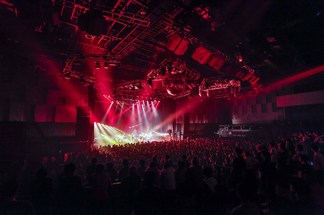 ベイビーレイズJAPAN「『EMOTIONAL IDOROCK FES. 2017』～僕らはここにいる！～＜THE BRJ SUPER LIVE＞」東京・新木場STUDIO COAST公演の様子。（写真提供：ポニーキャニオン）