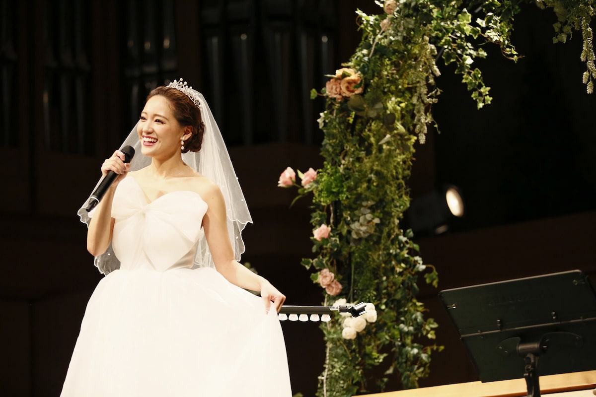 Chay チャペルでウエディングドレス姿披露 ライブレポート 音楽ナタリー Chay チャペルでウエディングドレス姿披露 ライブレポート 音楽ナタリー