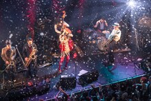 EGO-WRAPPIN'「Midnight Dejavu」12月22日公演の様子。（撮影：仁礼博）