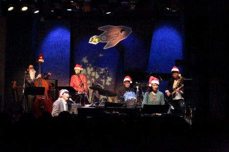 「HARCO BAND presents -CHRISTMAS STARSHIP 2017-」の様子。（撮影：祖父江綾子）