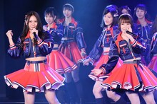 新曲「無意識の色」を初披露するSKE48。（写真提供：avex）
