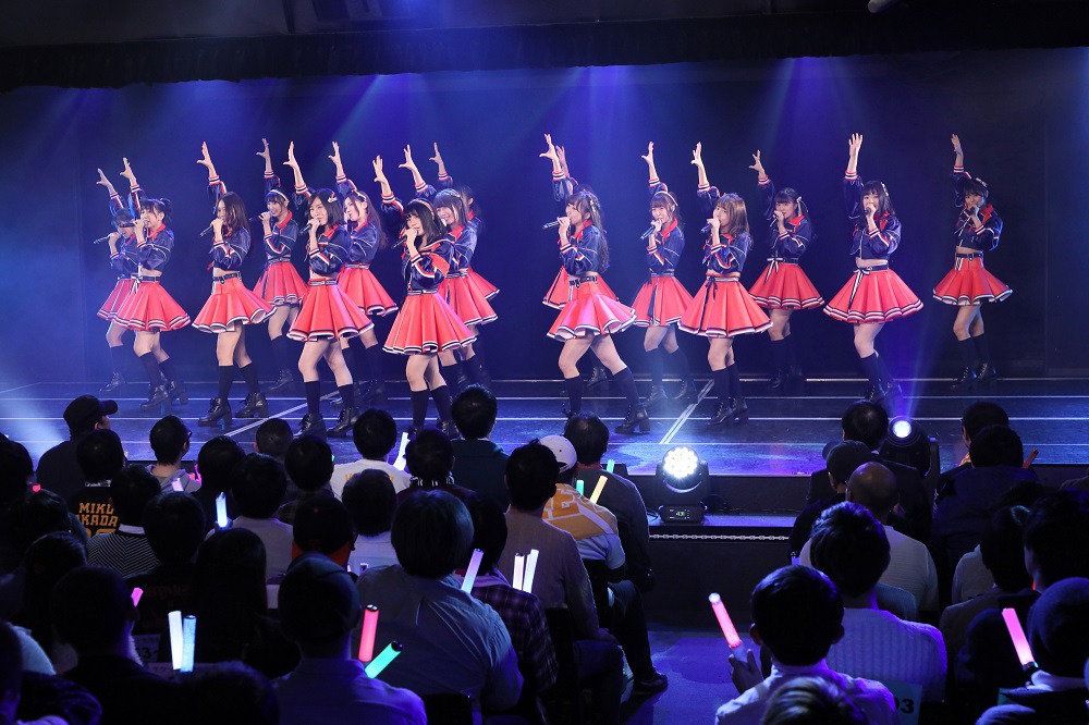 新曲「無意識の色」を初披露するSKE48。（写真提供：avex）