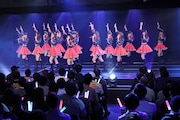 新曲「無意識の色」を初披露するSKE48。(写真提供:avex)