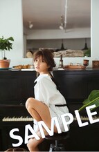 宇野実彩子「about time」楽天ブックス予約購入者特典クリアファイルデザイン（撮影：倉本GORI）