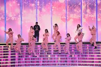 「第68回NHK紅白歌合戦」リハーサル中のE-girls。