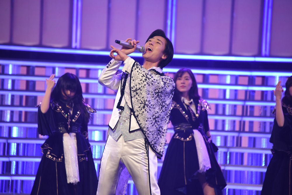 山内惠介のリハーサルの様子。