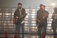 リハーサル中のゆず。