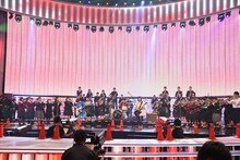 リハーサル中のSHISHAMO。