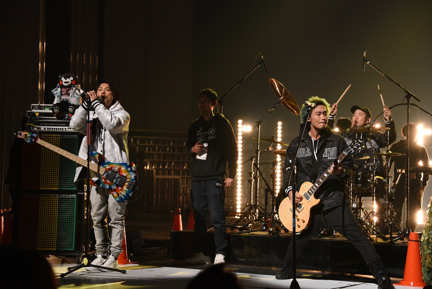 リハーサル中のWANIMA。