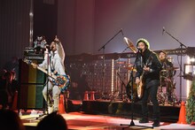 リハーサル中のWANIMA。