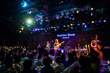 「GLAY TAKURO Solo Project 2nd Tour "Journey without a map 2017"」神奈川・MOTION BLUE YOKOHAMA公演の様子。