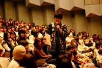 ファンのリクエストを聞く高田彪我。（撮影：ハヤシサトル）