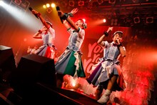 ばってん少女隊「年末だよ、渡辺通り大会～2日間BEATば刻んでもよかよかよかSTATION～ ＜IDOL PRESURE.ライブ、やりにきました＞」の様子。（撮影：濱本英介）