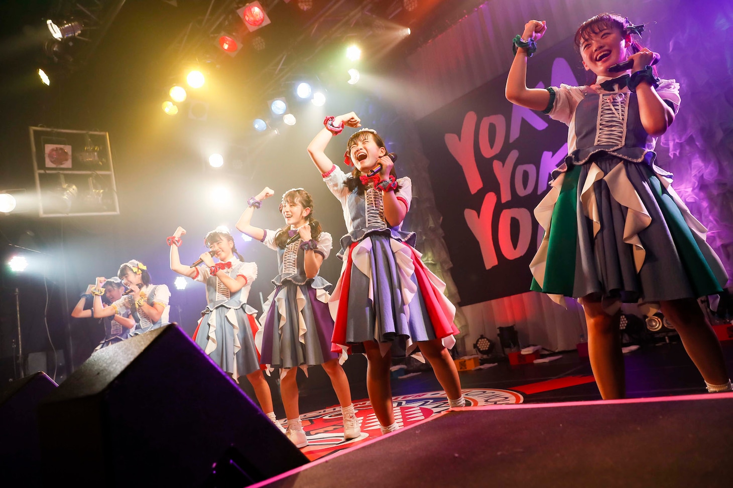 ばってん少女隊「年末だよ、渡辺通り大会～2日間BEATば刻んでもよかよかよかSTATION～ ＜IDOL PRESURE.ライブ、やりにきました＞」の様子。（撮影：濱本英介）