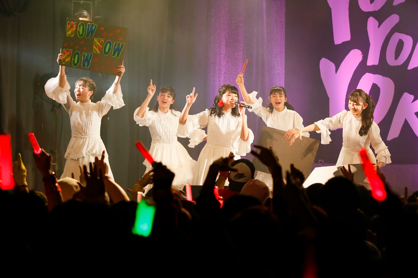 ばってん少女隊「年末だよ、渡辺通り大会～2日間BEATば刻んでもよかよかよかSTATION～ ＜ROAD to 2018～おっしょい！ばっかりやってられない～＞」の様子。（撮影：濱本英介）