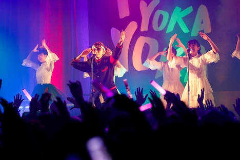 ばってん少女隊「年末だよ、渡辺通り大会~2日間BEATば刻んでもよかよかよかSTATION~ <ROAD to 2018~おっしょい!ばっかりやってられない~>」の様子。(撮影:濱本英介)