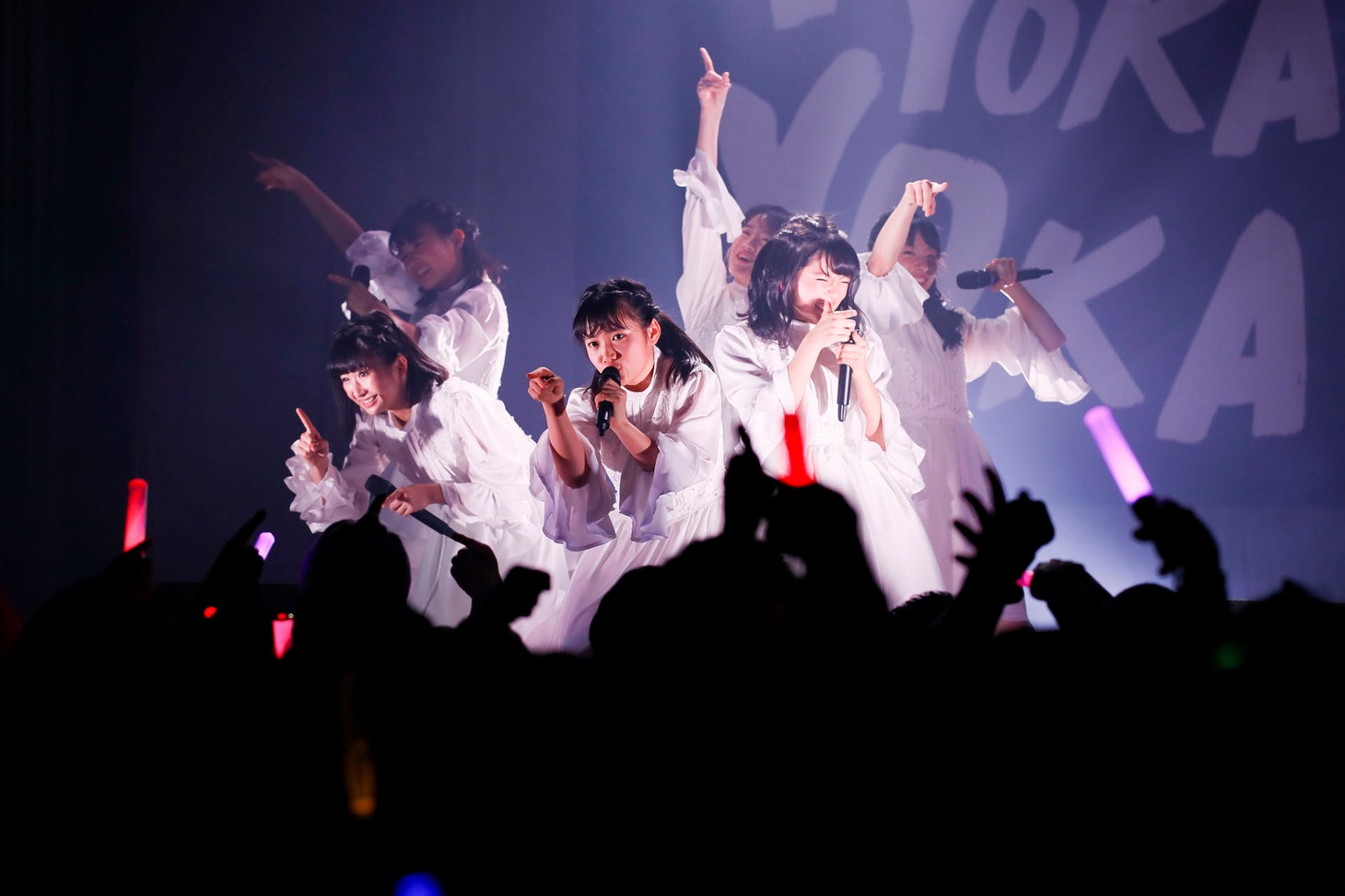 ばってん少女隊「年末だよ、渡辺通り大会～2日間BEATば刻んでもよかよかよかSTATION～ ＜ROAD to 2018～おっしょい！ばっかりやってられない～＞」の様子。（撮影：濱本英介）