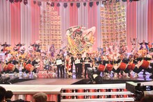 坂本冬美のカメラリハーサルの様子。