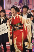 坂本冬美のカメラリハーサルの様子。