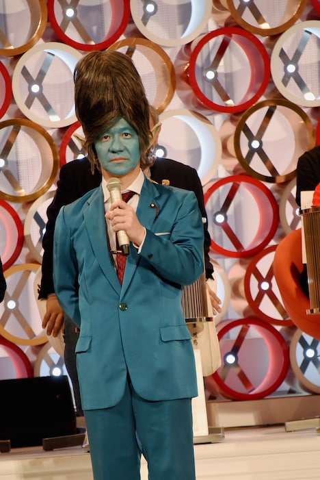 内村光良扮する宇宙人総理。