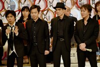 演奏前のトーク中のエレファントカシマシ。