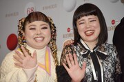 左から渡辺直美、ブルゾンちえみ。