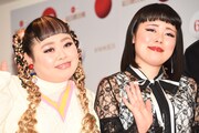 左から渡辺直美、ブルゾンちえみ。