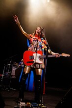 のん（写真提供：MICE ENTERTAINENT INC.）