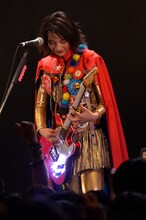 のん（写真提供：MICE ENTERTAINENT INC.）