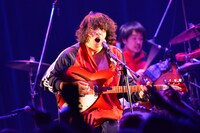 峯田和伸（Vo, G / 銀杏BOYZ）（写真提供：MICE ENTERTAINENT INC.）