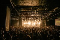 あゆみくりかまき「ボクらの熊魂2017 ～年忘れ！KUMA is DEAD or ALIVE～ supported by uP!!!」の様子。