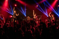 あゆみくりかまき「ボクらの熊魂2017 ～年忘れ！KUMA is DEAD or ALIVE～ supported by uP!!!」の様子。