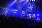 「BREAKERZ LIVE TOUR 2017【X-cross-】」追加公演の様子。(写真提供:ビーイング)