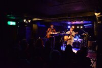 セッションする大槻ケンヂとみのすけ。