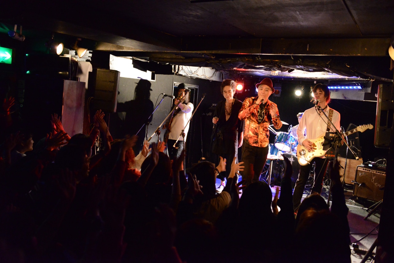 「大槻ケンヂ&His Friends さよなら新宿JAMセッション」の様子。