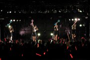 東京女子流「東京女子流 大阪大忘年会2017」大阪・梅田CLUB QUATTRO公演の様子。（写真提供：エイベックス）