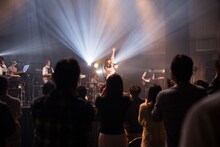 中村千尋のライブの様子。（撮影：鈴木美香）