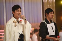 三山ひろし（左）