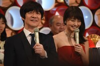内村光良と有村架純。