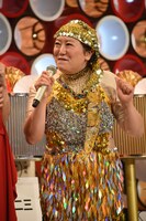 千手観音かずこ（黒沢かずこ / 右奥）。