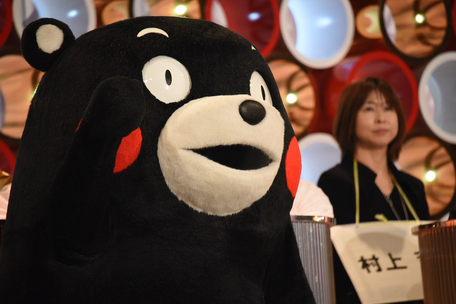 WANIMAにエールを送るくまモン。