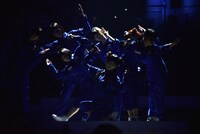 7人で「Future Driver」冒頭の陣形をとるでんぱ組.inc。