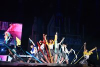 7人で「でんでんぱっしょん」を披露するでんぱ組.inc。