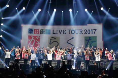 桑田佳祐「WOWOW presents 桑田佳祐 LIVE TOUR 2017『がらくた』supported by JTB」神奈川・横浜アリーナ公演の様子。（撮影：西槇太一）