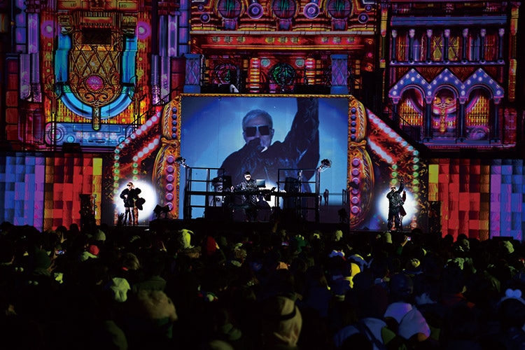 「ユニバーサル・カウントダウン・パーティ2018」でライブを行うm-flo。（写真提供：avex）